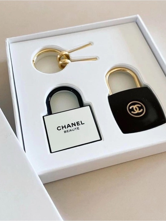 CHANEL Accessories - Chanel Beauté VIP Gift Black & White Padlock Keychain Set